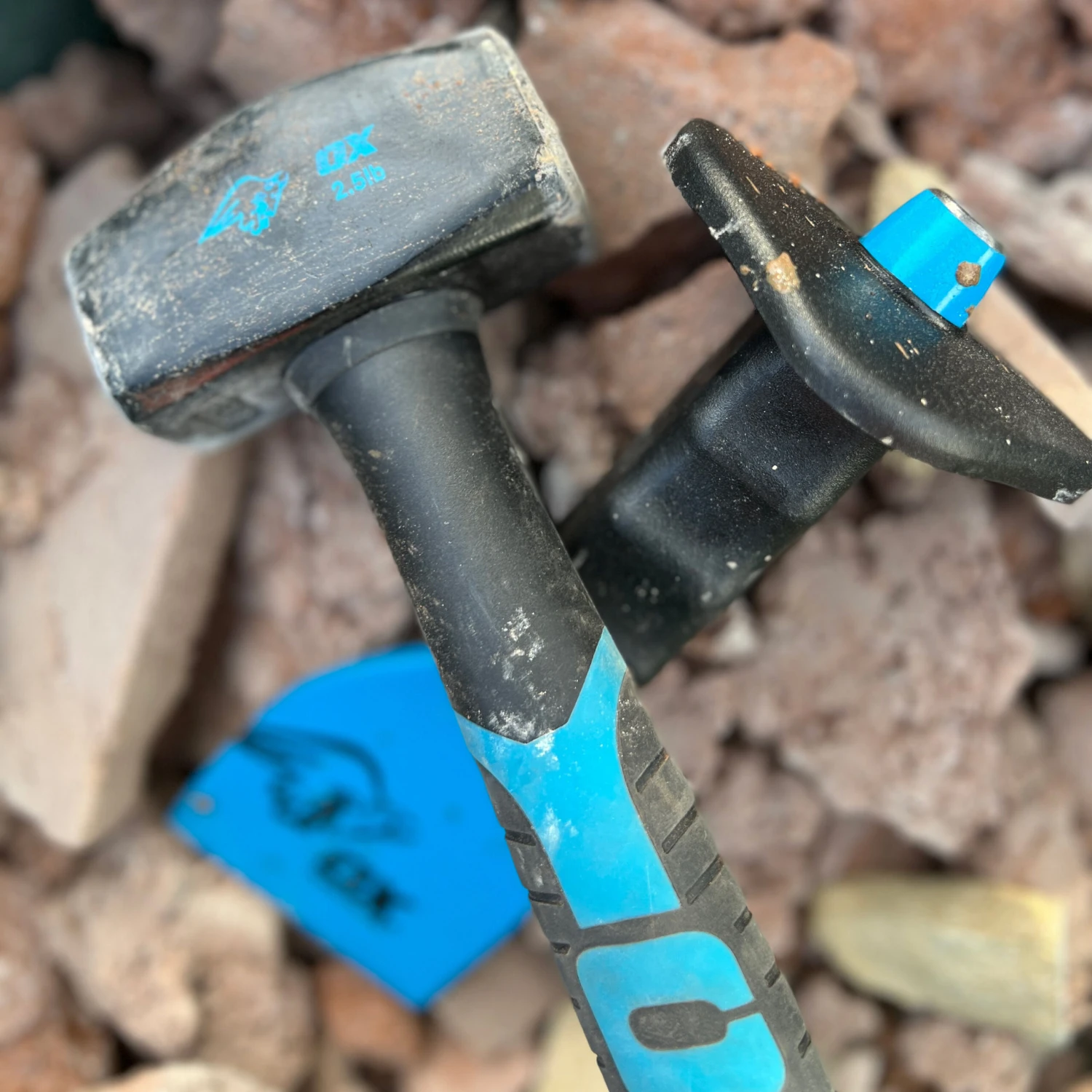 OX Trade Fibreglass Handle Club Hammer 2.5lb (1.1kg) OX-T081302 3 OX Trade Fibreglass Handle Club Hammer 2.5lb (1.1kg) OX-T081302 - Image 3