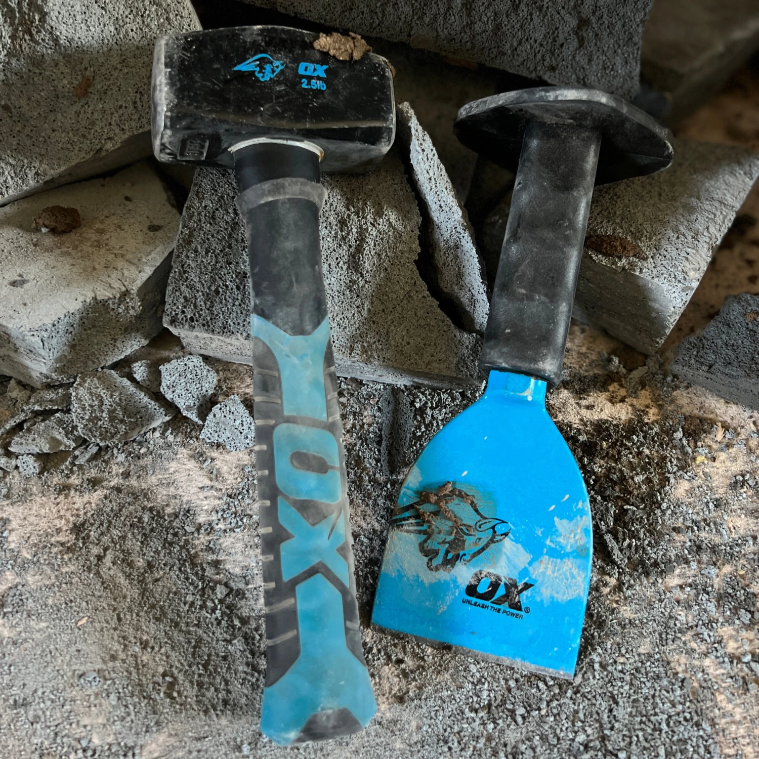 OX Trade Fibreglass Handle Club Hammer 2.5lb (1.1kg) OX-T081302 4 OX Trade Fibreglass Handle Club Hammer 2.5lb (1.1kg) OX-T081302 - Image 4