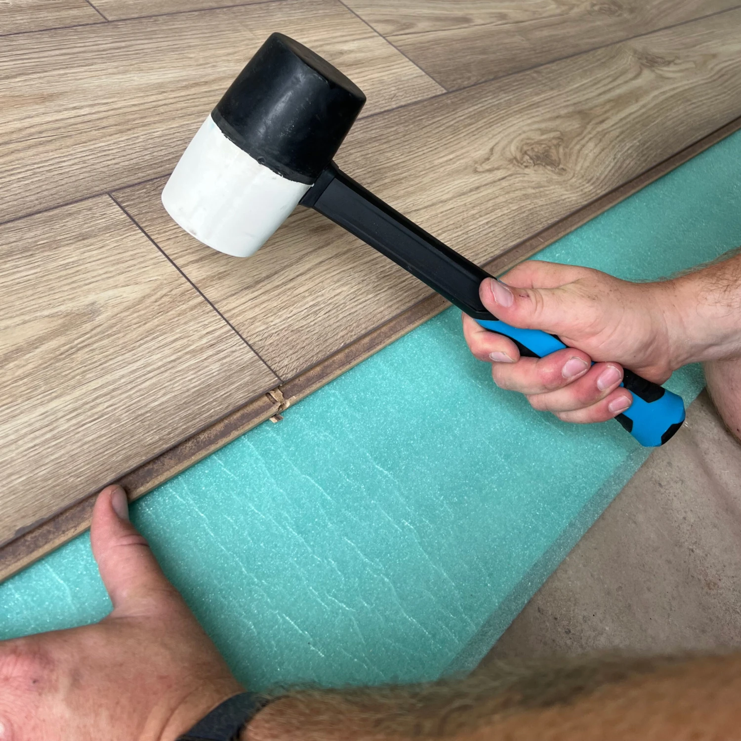 OX Trade Combination Rubber Mallet Dual Colour 32oz (907g) OX-T081932 4 OX Trade Combination Rubber Mallet Dual Colour 32oz (907g) OX-T081932 - Image 4